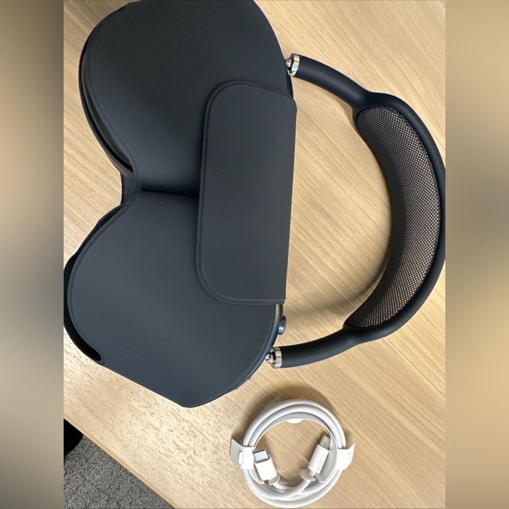 Apple AirPods Pro Max brand new never used midnight